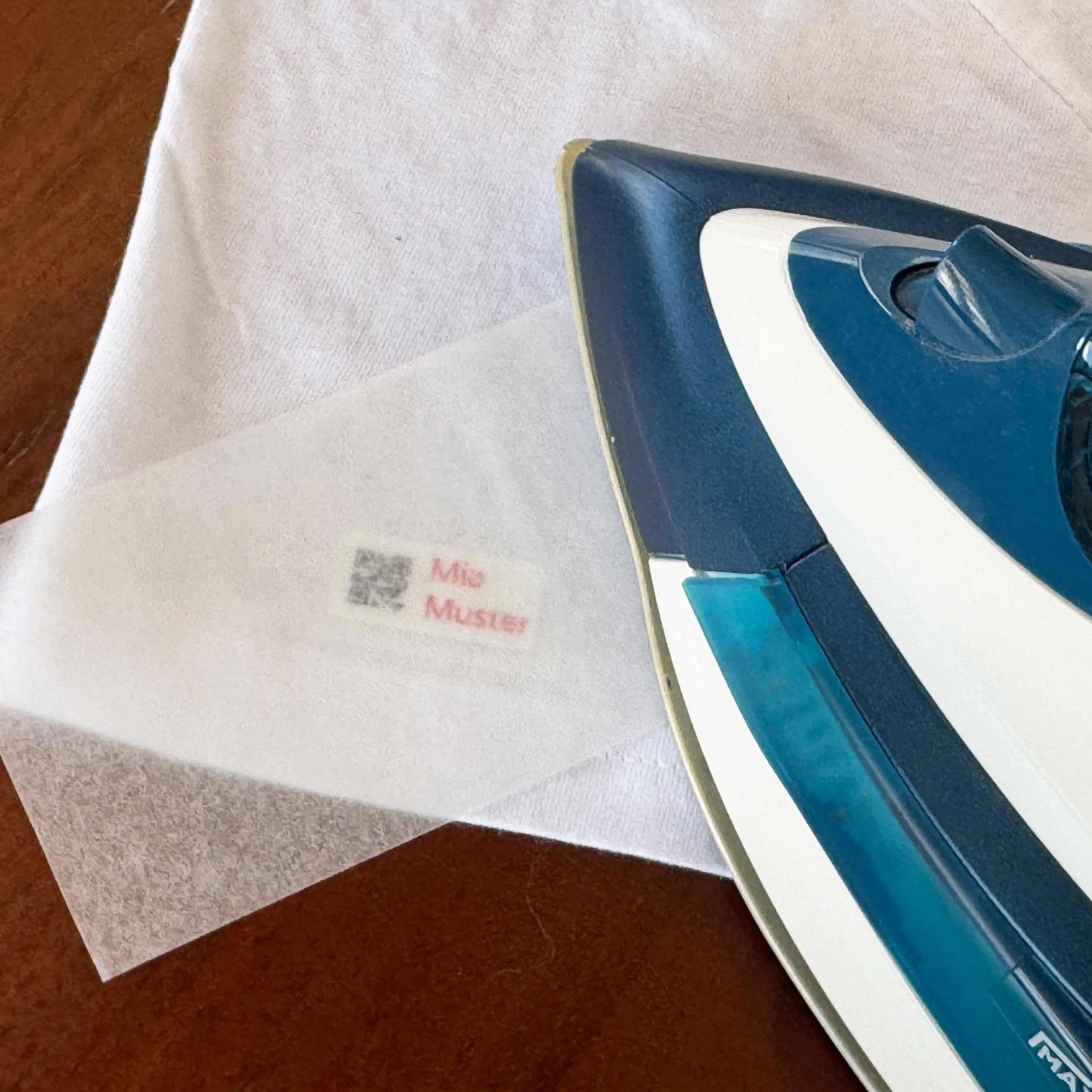 Textiletiketten zum Aufbügeln mit QR Code zur Wäschekennzeichnung