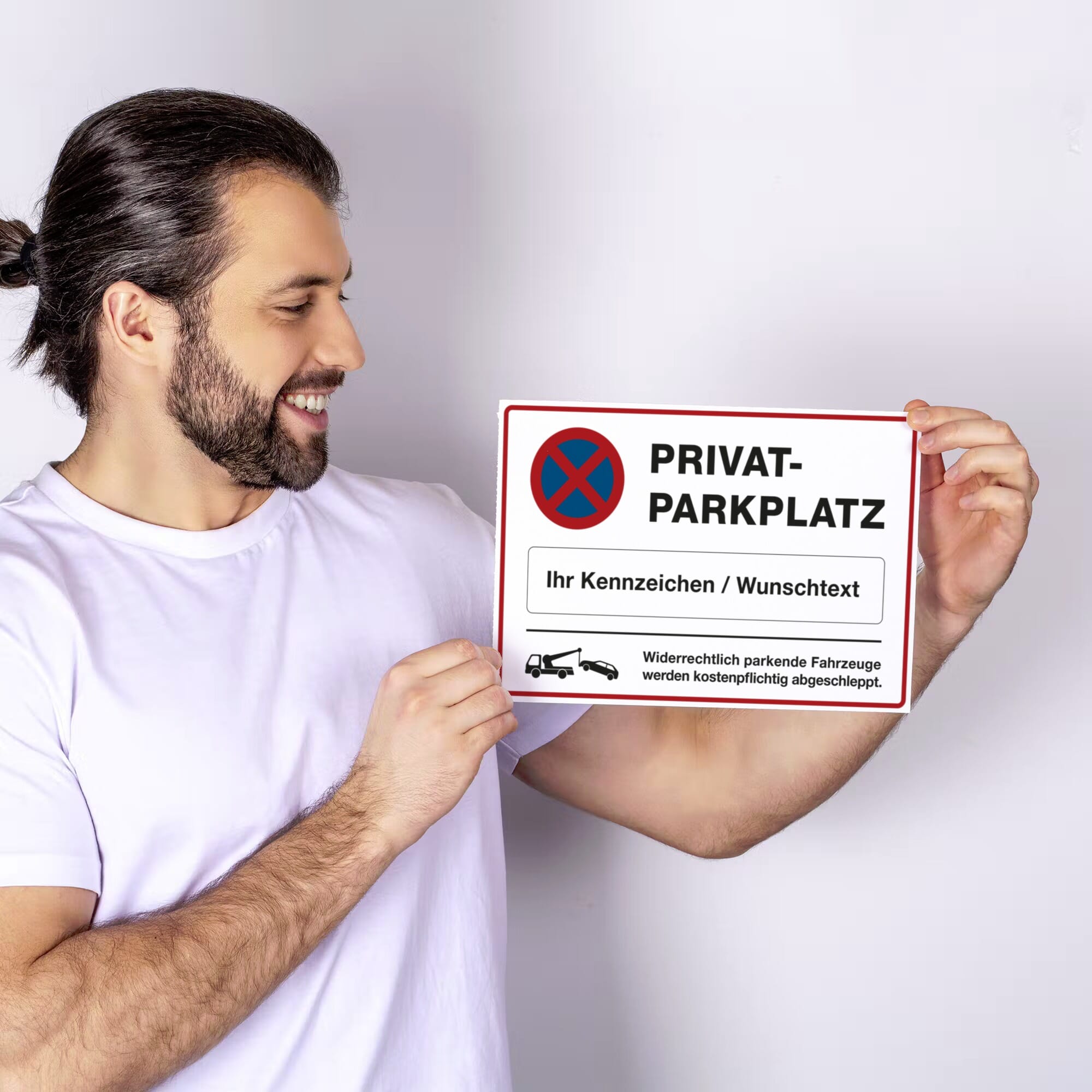 Schild "Privatparkplatz" mit individuellem Kennzeichen - adressaufkleber-fabrik.de
